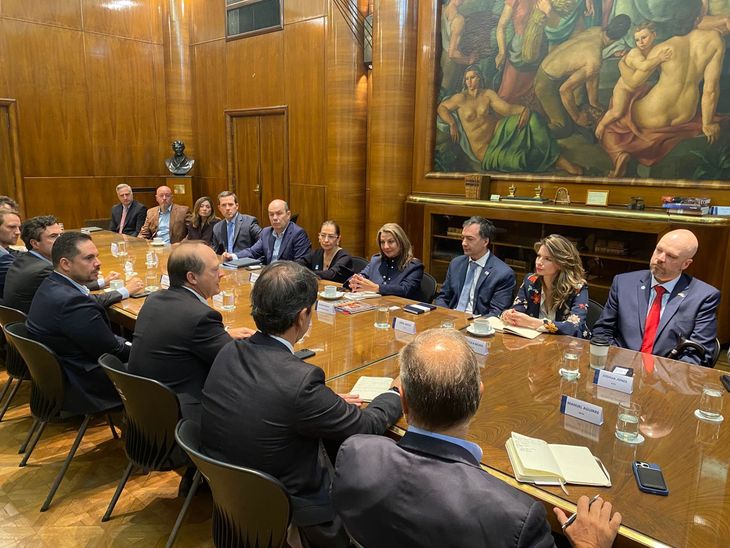 El Secretario Coordinador de Energía y Minería, Daniel González, presente en el encuentro. El Secretario Coordinador de Energía y Minería, Daniel González, presente en el encuentro.
