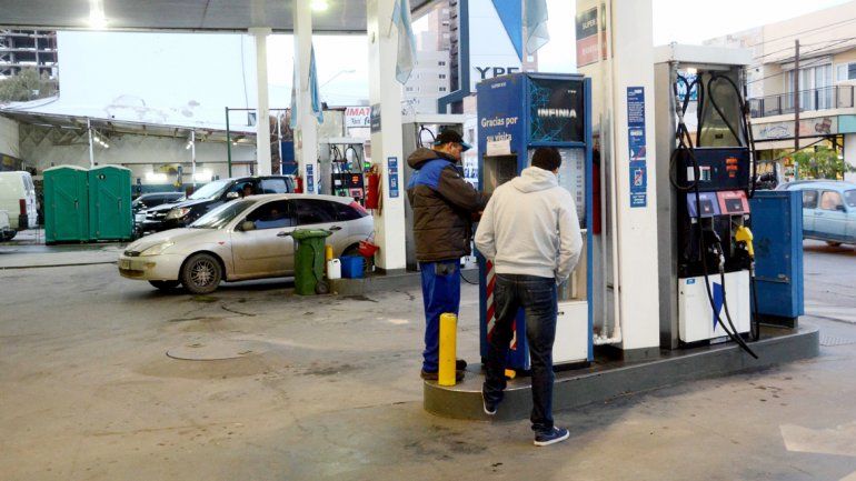 La reducción en el precio de la nafta impactará positivamente en el turismo.