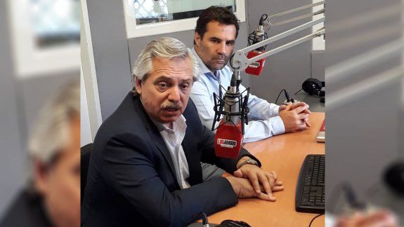 Alberto Fernández y Darío Martínez, durante su visita en LU5.