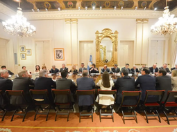 Milei con Gobernadores. Las decisiones nacionales comienzan a impactar en las administraciones provinciales y en el mapa productivo del país.