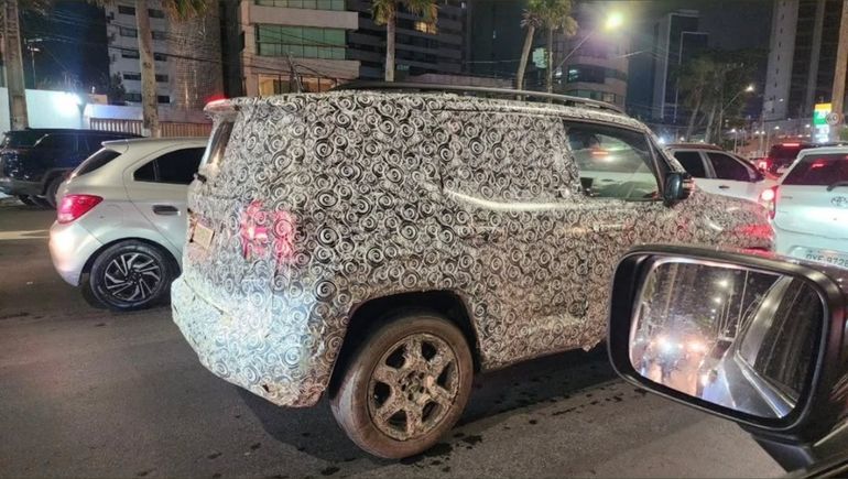 Foto espía del Jeep Renegade 2027. Foto: Placa Verde. Foto espía del Jeep Renegade 2027. Foto: Placa Verde.