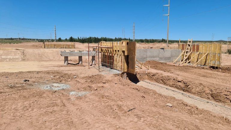 El violento robo tuvo lugar en la obra en construcción de un nuevo puente en Cutral Co