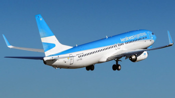 Aerolíneas Argentinas amplía sus vuelos de cabotaje y suma rutas internacionales para la temporada de verano. Aerolíneas Argentinas amplía sus vuelos de cabotaje y suma rutas internacionales para la temporada de verano.