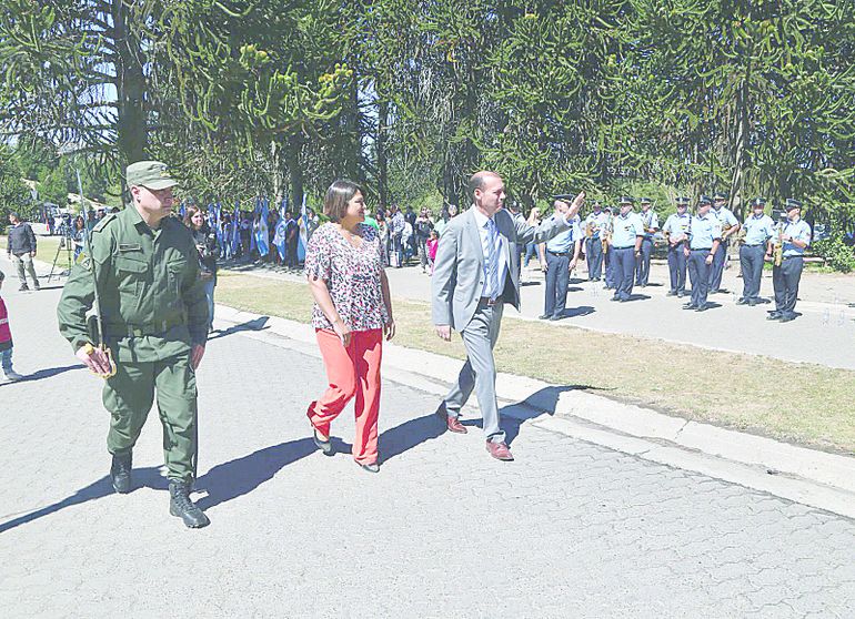 Omar Gutiérrez presidió el acto aniversario de Villa Pehuenia-Moquehue.