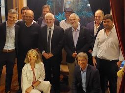 El nuevo equipo de Agricultura. “Queremosescuchar”, una postura que parece ser la de recibir programas yproyectos ya desarrollados, más que la vocación de elaborarlos.