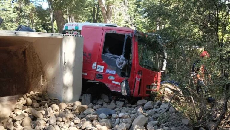 El conductor del camión debió ser trasladado a San Martín de los Andes.&nbsp;