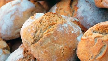 Pan casero en sartén con solo 2 ingredientes: fácil, liviano y rápido
