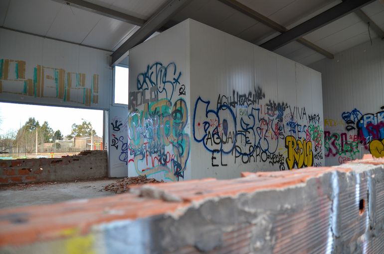 El edificio tuvo aports de donaciones privadas, ente empresas y sindicatos y también del gobierno provincial y el Municipio. El edificio tuvo aports de donaciones privadas, ente empresas y sindicatos y también del gobierno provincial y el Municipio.