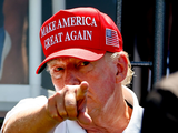 El presidente Trump profundiza la guerra comercial global con mayores aranceles a las importaciones.