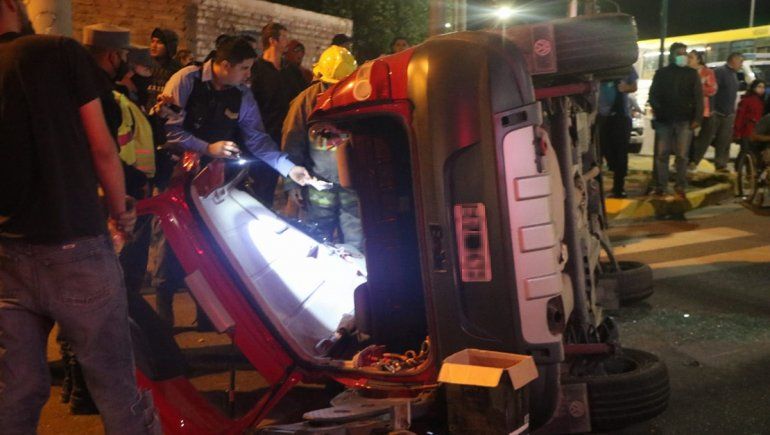 Un herido tras un impresionante vuelco en pleno oeste