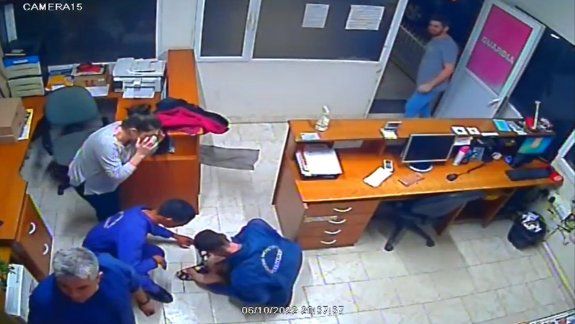 Otro dramático video: bomberos le salvaron la vida a una nena