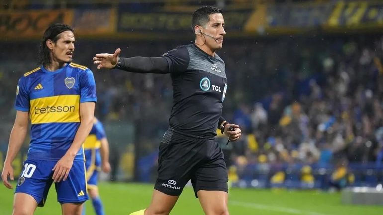 Yael Falcón Pérez se apoyó en el VAR para anular el gol de River Yael Falcón Pérez se apoyó en el VAR para anular el gol de River