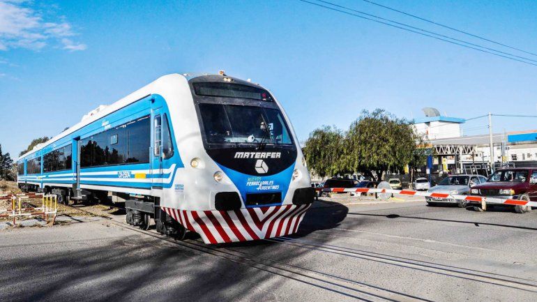 El tren volvió a cumplir con el servicio poco después del mediodía.