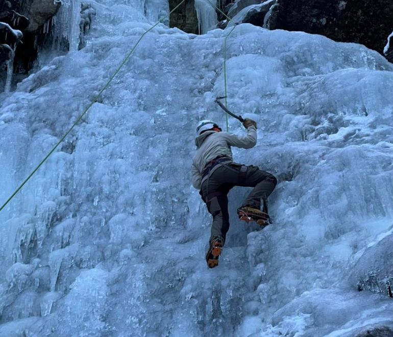 Paradójicamente, la influencer había completado recientemente un curso de escalada en hielo en Noruega. Paradójicamente, la influencer había completado recientemente un curso de escalada en hielo en Noruega.