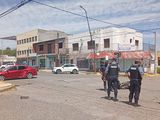 Efectivos policiales concurrieron al lugar alertados por el accidente. La sorpresa vino después. Al retirarle el caso al motociclista descubrieron bolsas con cocaína y marihuana. 