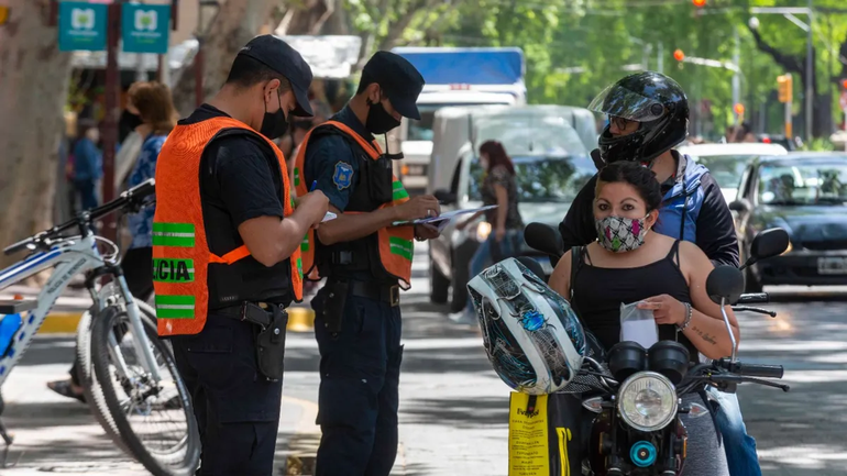 La insólita multa a más de 50 personas que violaron la cuarentena