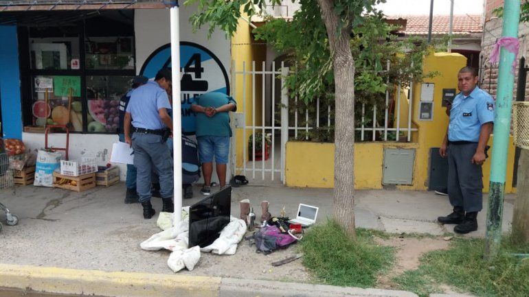 Viajaban en colectivo con un botín robado, un pasajero los delató y los atraparon
