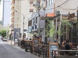 ¿Mesas o estacionamiento? Gastronómicos y comerciantes se suman al debate