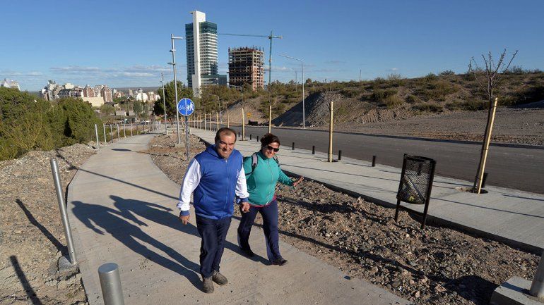 Antes de inaugurarse, la calle Albardón ya convoca