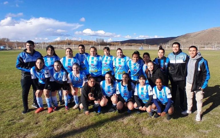 El equipo femenino de Río Mayo, de Chubut, busca un lugar en el Regional Federal Amateur de la AFA. El equipo femenino de Río Mayo, de Chubut, busca un lugar en el Regional Federal Amateur de la AFA.