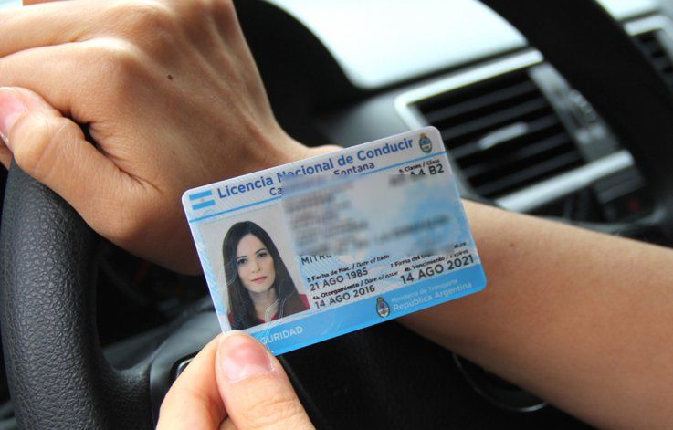 No hay plásticos para emitir licencias de conducir. No hay plásticos para emitir licencias de conducir.