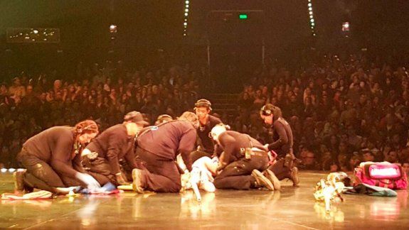 Se cayó un acróbata en plena función del Cirque du Soleil
