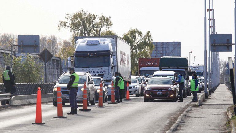 Cruzar el puente es una tortura que parece no tener fin