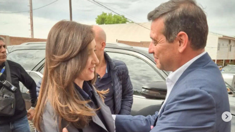 Fernando Banderet recibió hace unos meses a la vicepresidente Victoria Villaruel en Añelo. Fernando Banderet recibió hace unos meses a la vicepresidente Victoria Villaruel en Añelo.