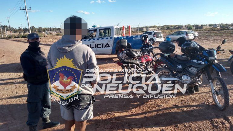 La Policía detuvo a un adolescente de 17 años que intentó asaltar a tres mujeres en Plottier junto a dos cómplices.