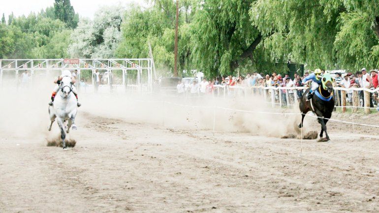 El zaino de Mainqué fue imparable y ganó cómodo.