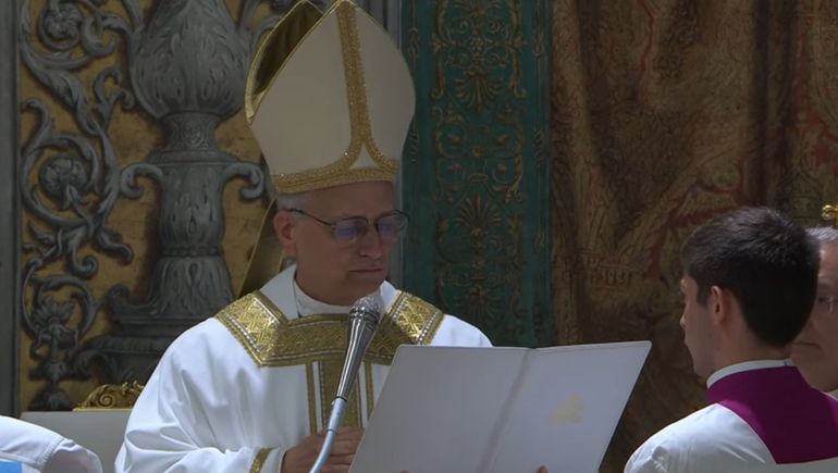 En su primera misa en la Capilla Sixtina