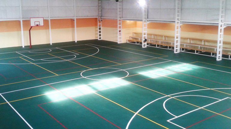 El gimnasio que el gobernador Omar Gutiérrez inaugurará hoy en Chos Malal.