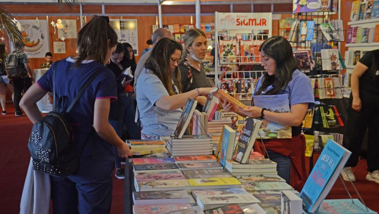Por mal tiempo, suspenden los espectáculos musicales de la Feria del Libro