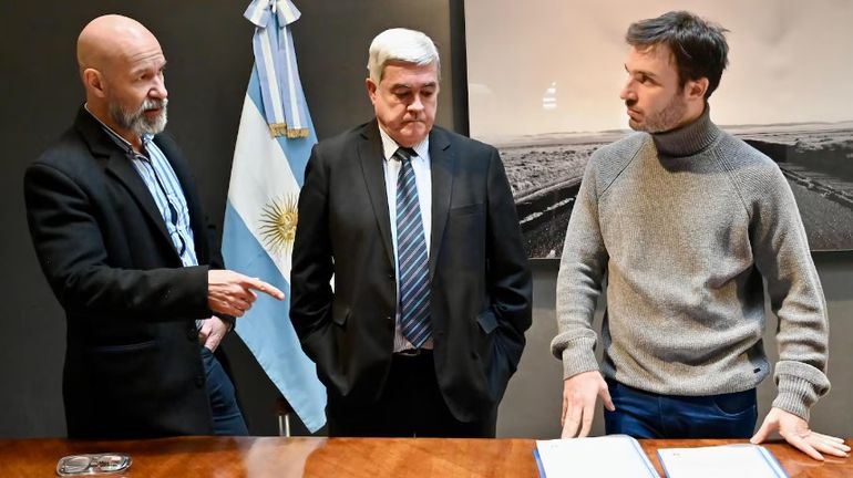 El gobernador de Chubut, Nacho Torres, en la presentación del procedimiento que se empieza a implementar en la provincia.