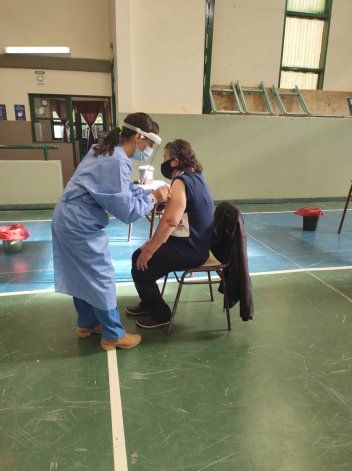 Gutiérrez anunció que llegan 16 mil vacunas más este jueves