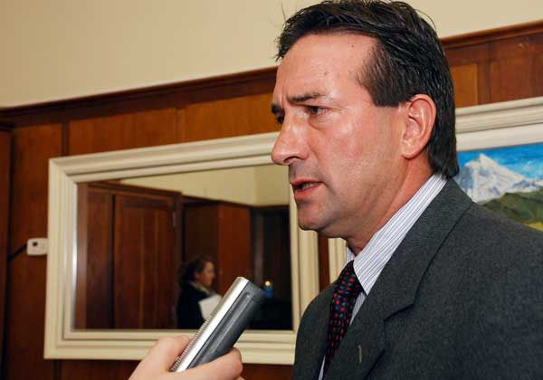 El ministro de Gobierno, Jorge Tobares, encabezará las negociaciones con los gremios. El ministro de Gobierno, Jorge Tobares, encabezará las negociaciones con los gremios.