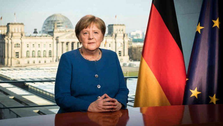 Merkel quedó aislada porque el médico que la vacunó dio positivo