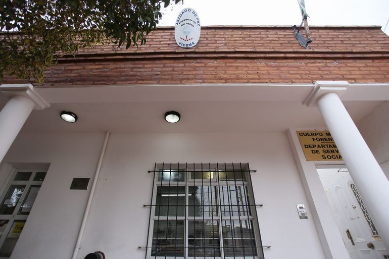 El Juzgado de Paz de Viedma falló a favor de una consumidora por un envío de Buenos Aires que llegó roto a Río Negro. El Juzgado de Paz de Viedma falló a favor de una consumidora por un envío de Buenos Aires que llegó roto a Río Negro.