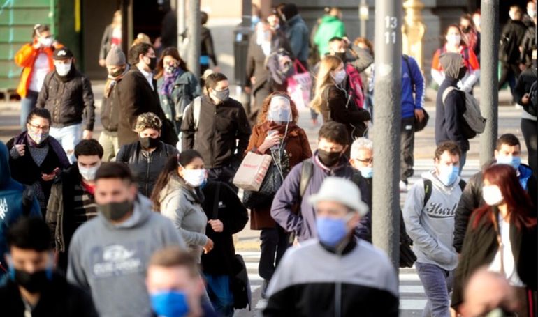 Fernández advirtió que desde ese viernes 20 de marzo del 2020 todos los argentinos deberán someterse al aislamiento.