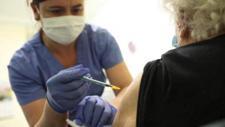 Vacuna Oxford: Italia recomienda la dosis entre 18 y 55 años