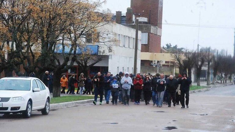 Un pueblo marchó para que echen a un homicida