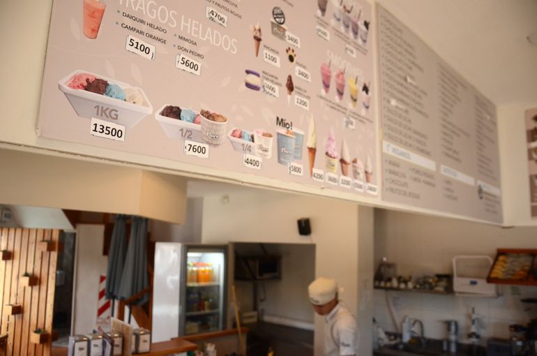 La mayoría de las heladerías de Neuquén hacen delivery. La mayoría de las heladerías de Neuquén hacen delivery.