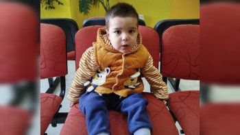 La familia de Lionel Contreras acudió a la solidaridad de la gente para poder viajar a Buenos Aires por la cardiopatía que presenta el niño. 