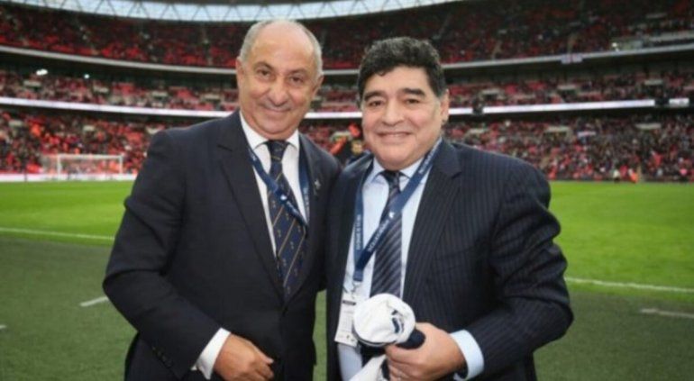 Ardiles, muy triste: Están al lado de Maradona por lo que les paga