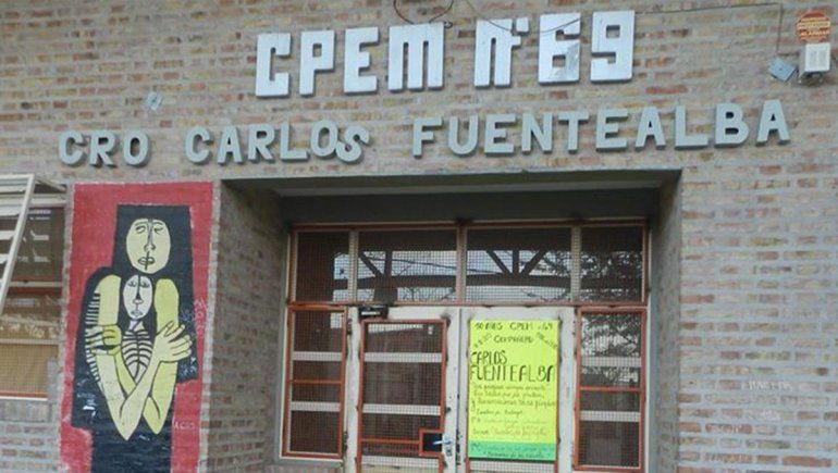 La escuela de Fuentealba: puertas cerradas y comedor abierto