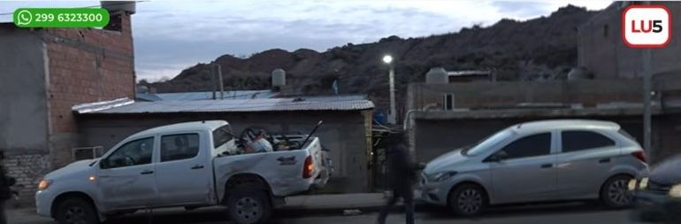 El conductor de la camioneta perdió el control del vehículo y se desvió hacia el lateral derecho. El conductor de la camioneta perdió el control del vehículo y se desvió hacia el lateral derecho.