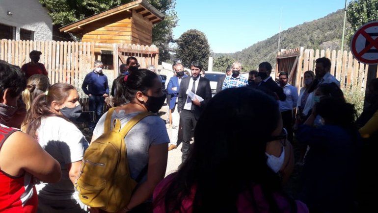 Tras la apertura de sesiones en San Martín, Saloniti recibió a un grupo de mujeres.