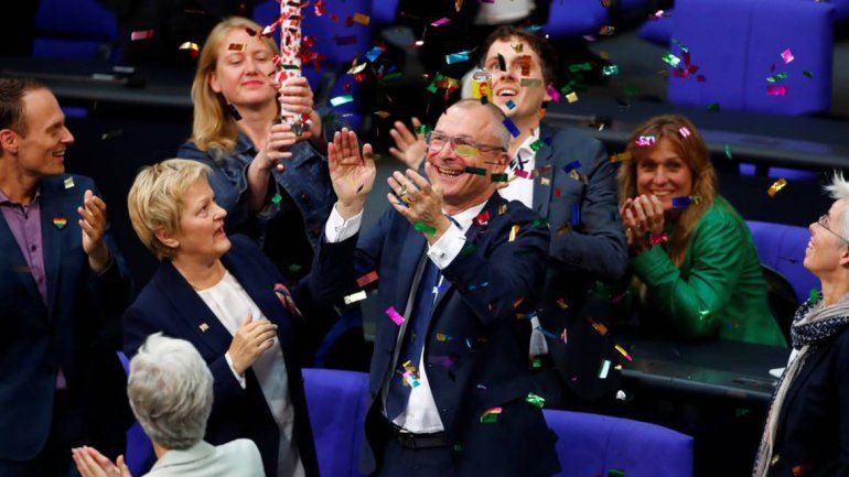 Alemania aprueba el matrimonio igualitario pese al no de Merkel