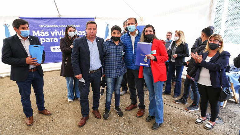 Entregaron 139 viviendas a sus flamantes dueños en La Angostura