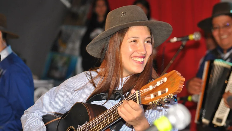 Sele Vera promete una gran convocatoria en la Fiesta Provincial de los Productores de Añelo 2025. Sele Vera promete una gran convocatoria en la Fiesta Provincial de los Productores de Añelo 2025.